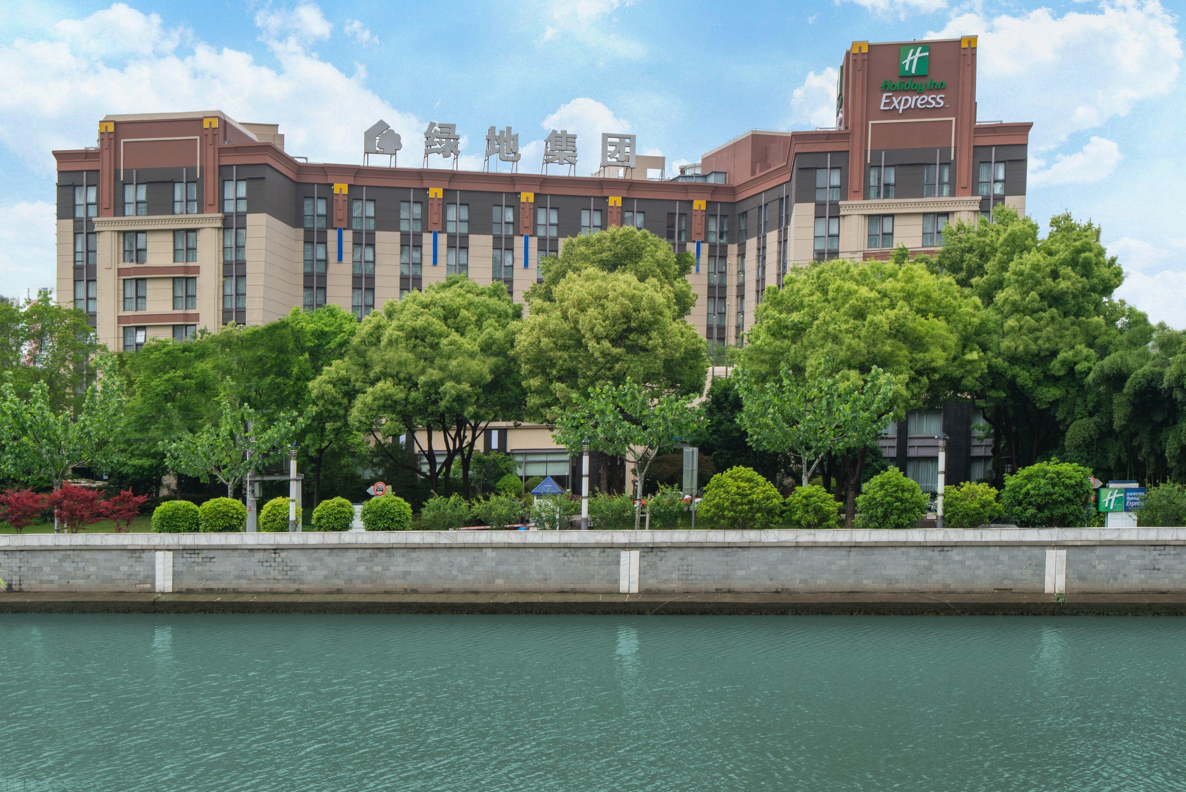 Holiday Inn Express Shanghai Putuo, An Ihg Hotel Exterior photo